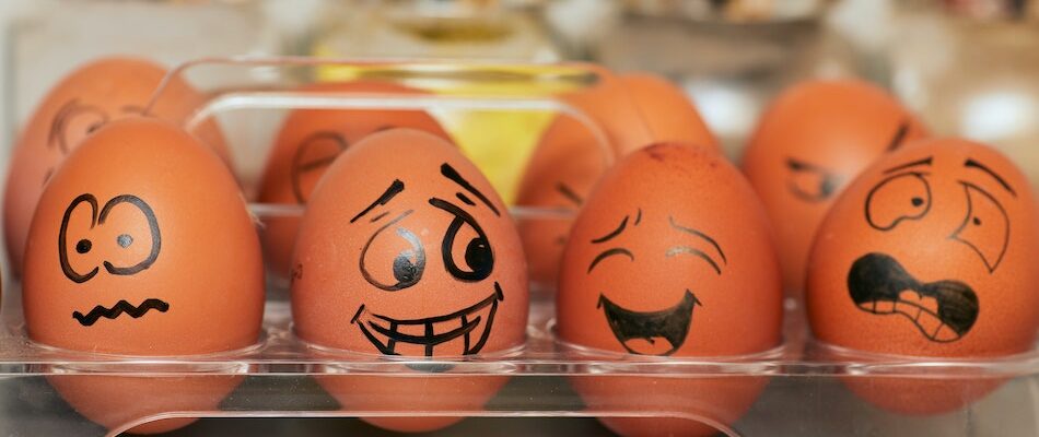 Eggs with emotional expressions for make peace with your emotions